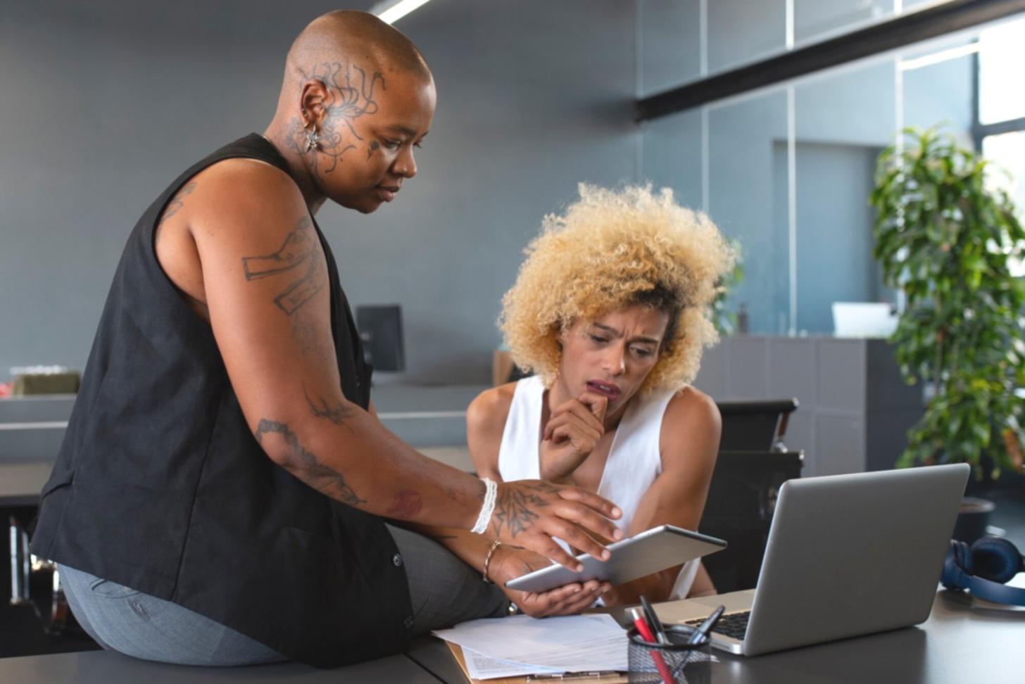 Interactive financial workshop with participants working on real scenarios